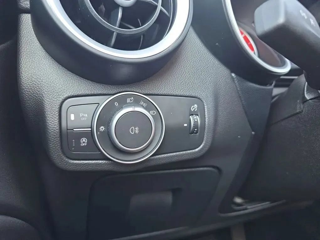 Used 2020 Alfa Romeo Stelvio Sport w/ Quick Order Package 22K Sport RWD image 22