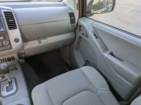 Used 2021 Nissan Frontier SV image 17
