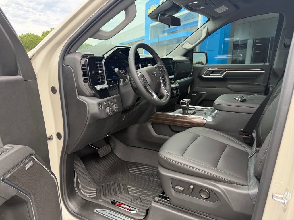 New 2026 Chevrolet Silverado 1500 RST w/ RST All Star Premium Package AWD/4WD image 7