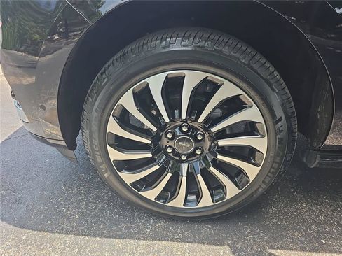 Certified 2022 Lincoln Navigator L Black Label AWD/4WD image 9