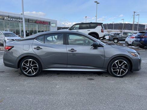 Used 2024 Nissan Sentra SR w/ SR Premium Package image 2