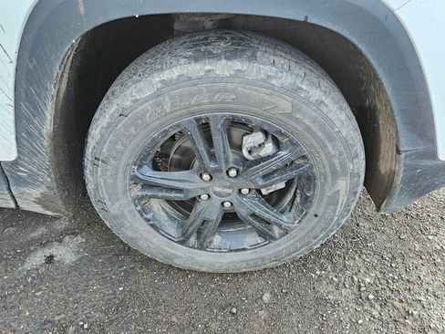 Used 2023 GMC Terrain AT4 image 9