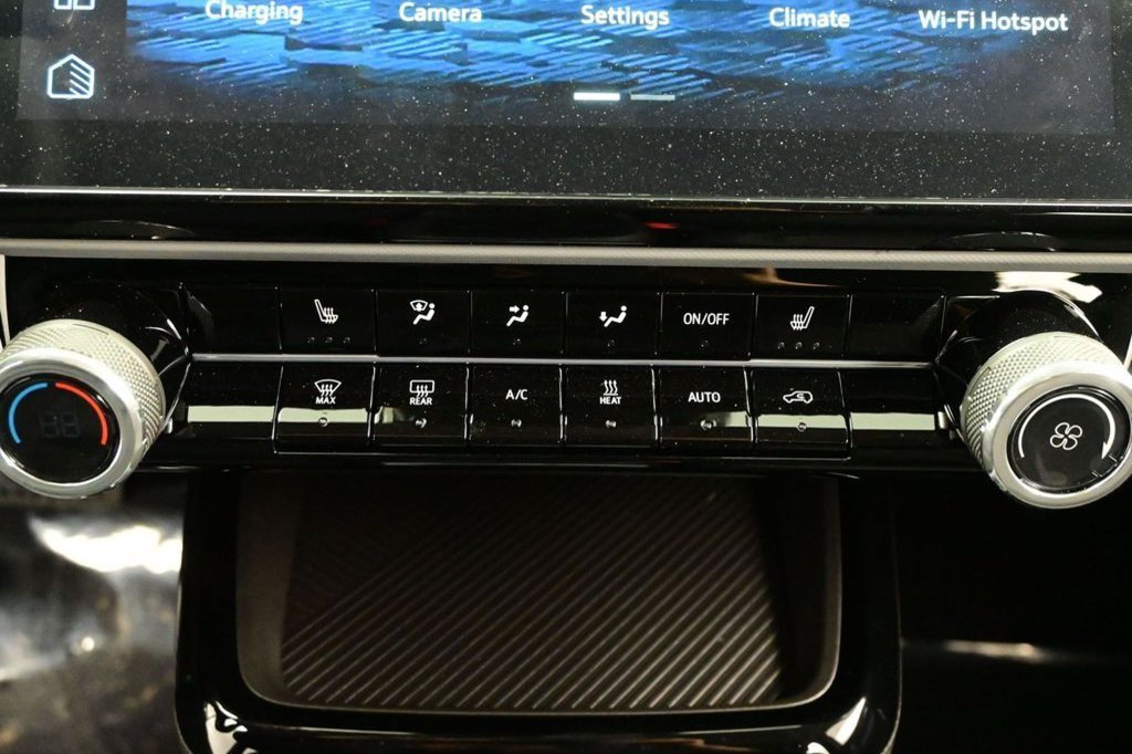 Used 2027 Chevrolet Bolt LT w/ Comfort Package FWD image 28