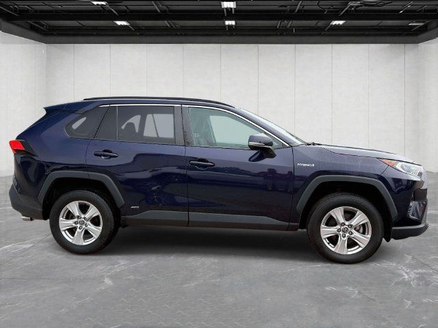 Used 2021 Toyota RAV4 XLE AWD/4WD image 4