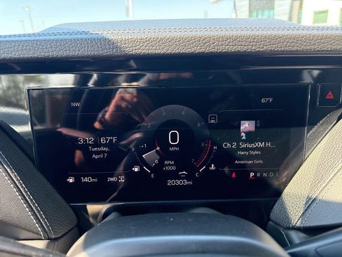 Used 2025 GMC Yukon XL Denali w/ Sun & Power Step Package image 27