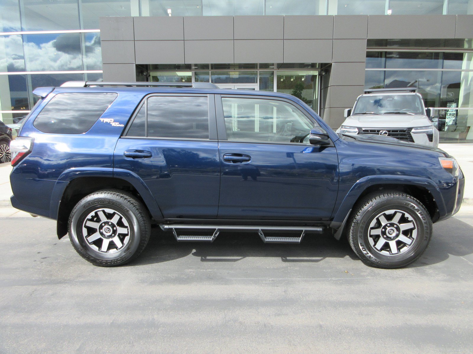 Used 2023 Toyota 4Runner TRD Off-Road Premium w/ Off Road Premium Plus Package AWD/4WD image 12