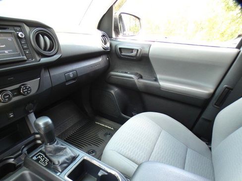 Used 2019 Toyota Tacoma SR AWD/4WD image 20