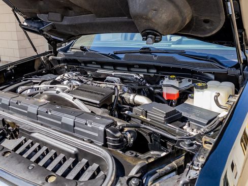 Used 2024 Chevrolet Silverado 3500 High Country w/ Technology Package image 40