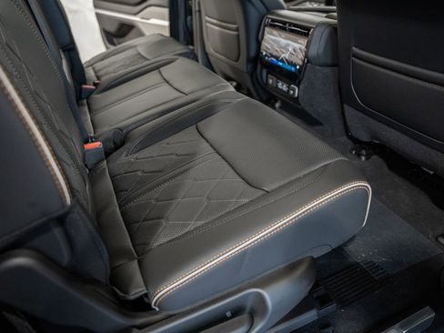 New 2024 Jeep Grand Wagoneer Series III w/ HD Trailer Tow Package image 37