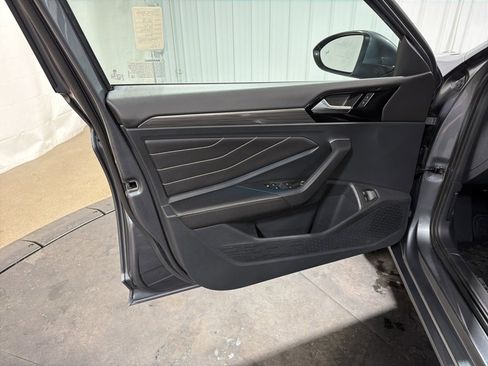 Used 2023 Volkswagen Jetta SEL image 4