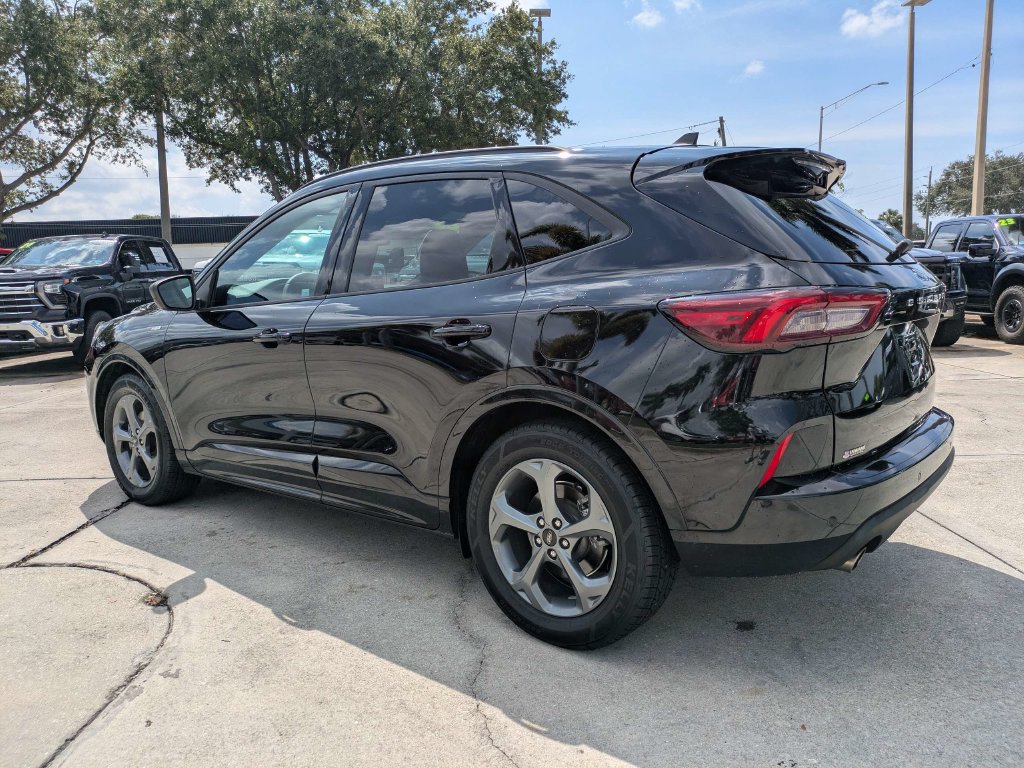 Used 2023 Ford Escape ST-Line w/ Tech Pack #1 FWD image 6