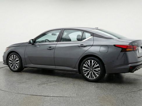 Used 2025 Nissan Altima 2.5 SV image 6