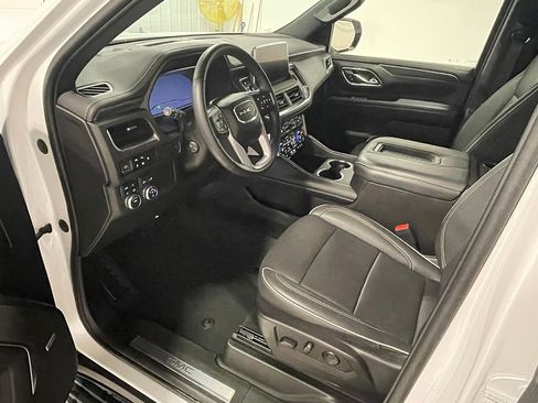 Used 2023 GMC Yukon SLT w/ SLT Premium Package image 22
