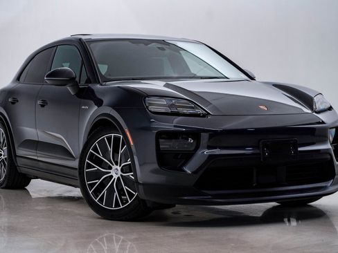 Certified 2025 Porsche Macan Electric image 8