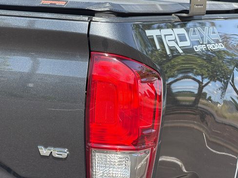 Used 2017 Toyota Tacoma TRD Off-Road AWD/4WD image 25