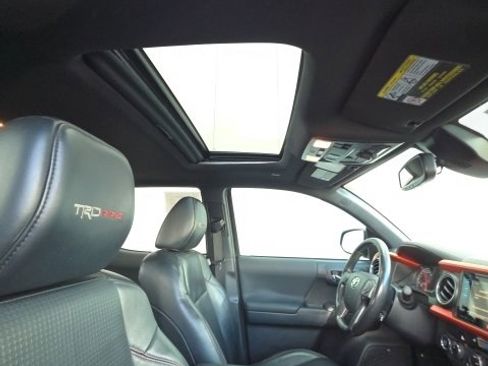 Used 2019 Toyota Tacoma Limited image 23