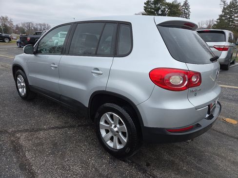 Used 2010 Volkswagen Tiguan S image 7