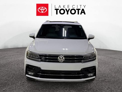 Used 2018 Volkswagen Tiguan SEL Premium w/ R-Line Package image 12