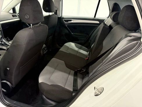 Used 2016 Volkswagen e-Golf SE w/ DC Fast Charging Package image 15