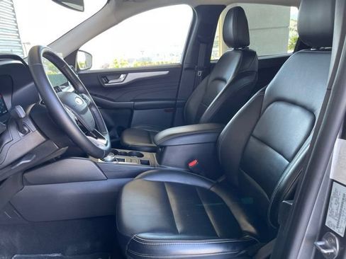 Certified 2025 Ford Escape Platinum AWD/4WD image 7