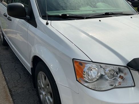 Used 2019 Dodge Grand Caravan SE image 4