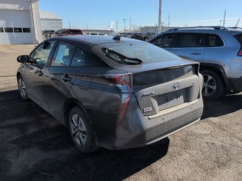 Used 2018 Toyota Prius Three w/ Advanced Technology Package image 2