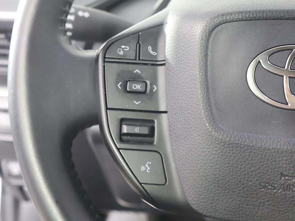 Used 2025 Toyota Prius LE FWD image 37