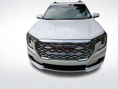 Used 2024 GMC Terrain Denali w/ Denali Premium Package AWD/4WD image 5