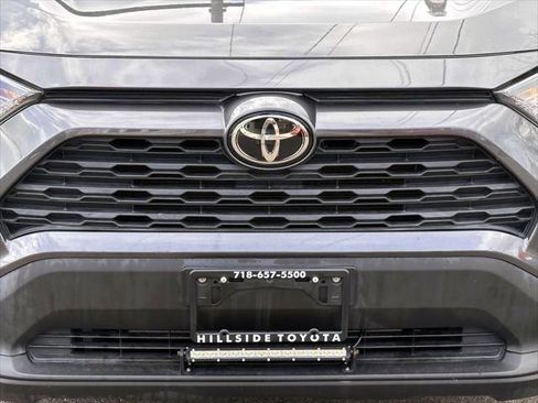 Used 2019 Toyota RAV4 LE image 8