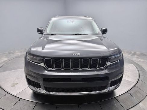 Used 2022 Jeep Grand Cherokee L Limited AWD/4WD image 2