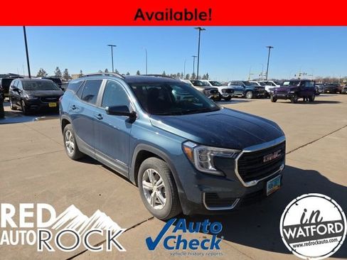 Used 2024 GMC Terrain SLE w/ Driver Convenience Package image 4