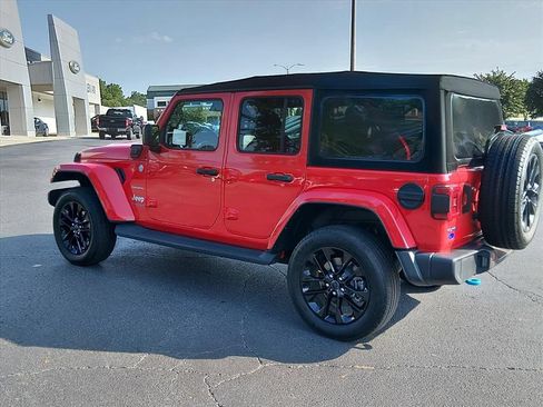 Used 2024 Jeep Wrangler Unlimited Sahara AWD/4WD image 6