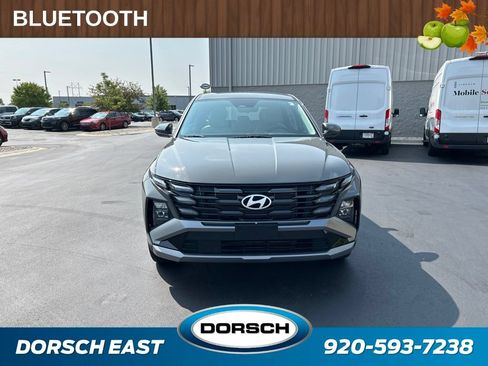 Used 2025 Hyundai Tucson SE AWD/4WD image 2