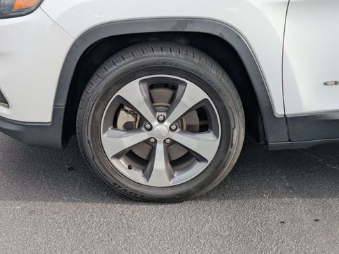 Used 2019 Jeep Cherokee Limited image 32