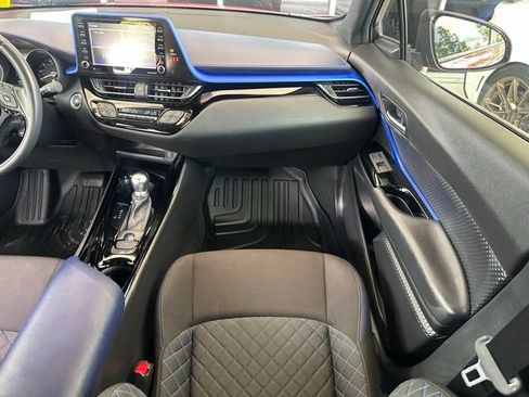 Used 2020 Toyota C-HR XLE FWD image 13