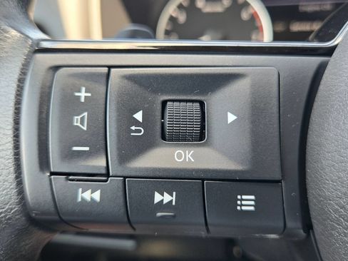 Used 2023 Nissan Rogue SV AWD/4WD image 24