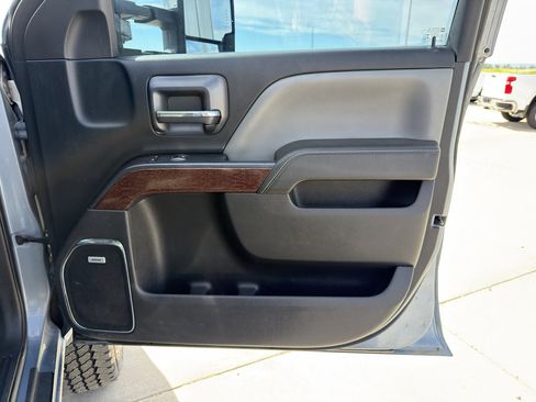 Used 2015 GMC Sierra 2500 SLT w/ Duramax Plus Package AWD/4WD image 20