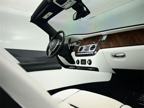 Used 2016 Rolls-Royce Dawn image 40