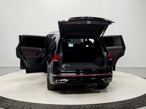 Used 2024 Volkswagen Tiguan SEL R-Line image 14