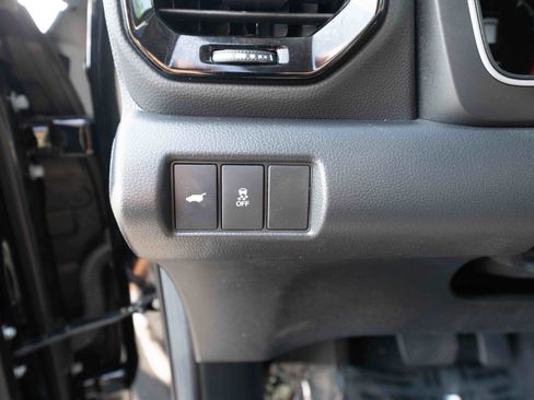 Used 2024 Honda Pilot Touring image 11