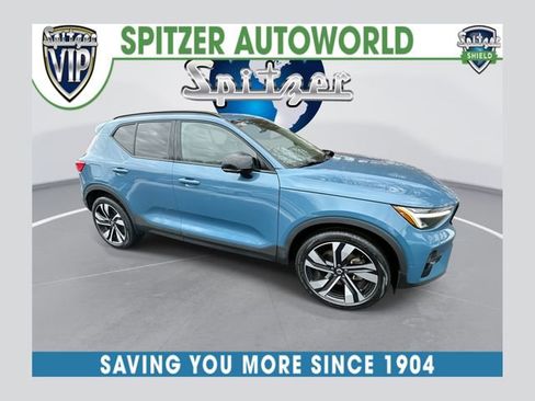 Used 2023 Volvo XC40 B5 Plus w/ Climate Package image 1