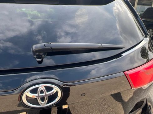 Used 2019 Toyota Highlander XLE AWD/4WD image 36