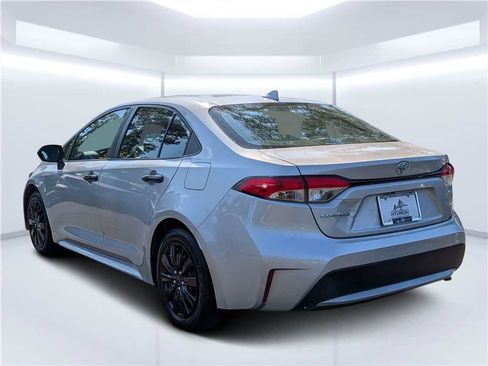 Used 2022 Toyota Corolla LE FWD image 5