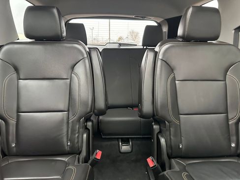 Used 2021 Chevrolet Traverse RS image 34