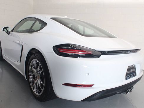 Used 2022 Porsche 718 Cayman RWD image 12