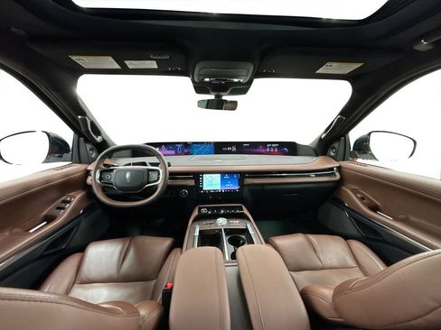 Used 2025 Lincoln Navigator L Reserve image 18