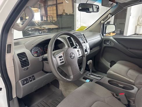 Used 2014 Nissan Frontier SV w/ SV Value Truck Package image 8