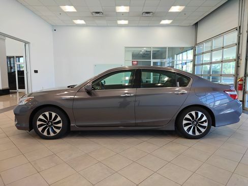 Used 2017 Honda Accord Touring image 6