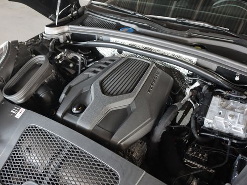 New 2026 Porsche Macan AWD/4WD image 26