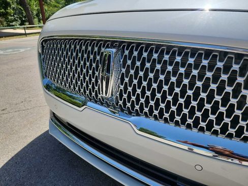 Used 2017 Lincoln Continental Reserve w/ Technology Package AWD/4WD image 3